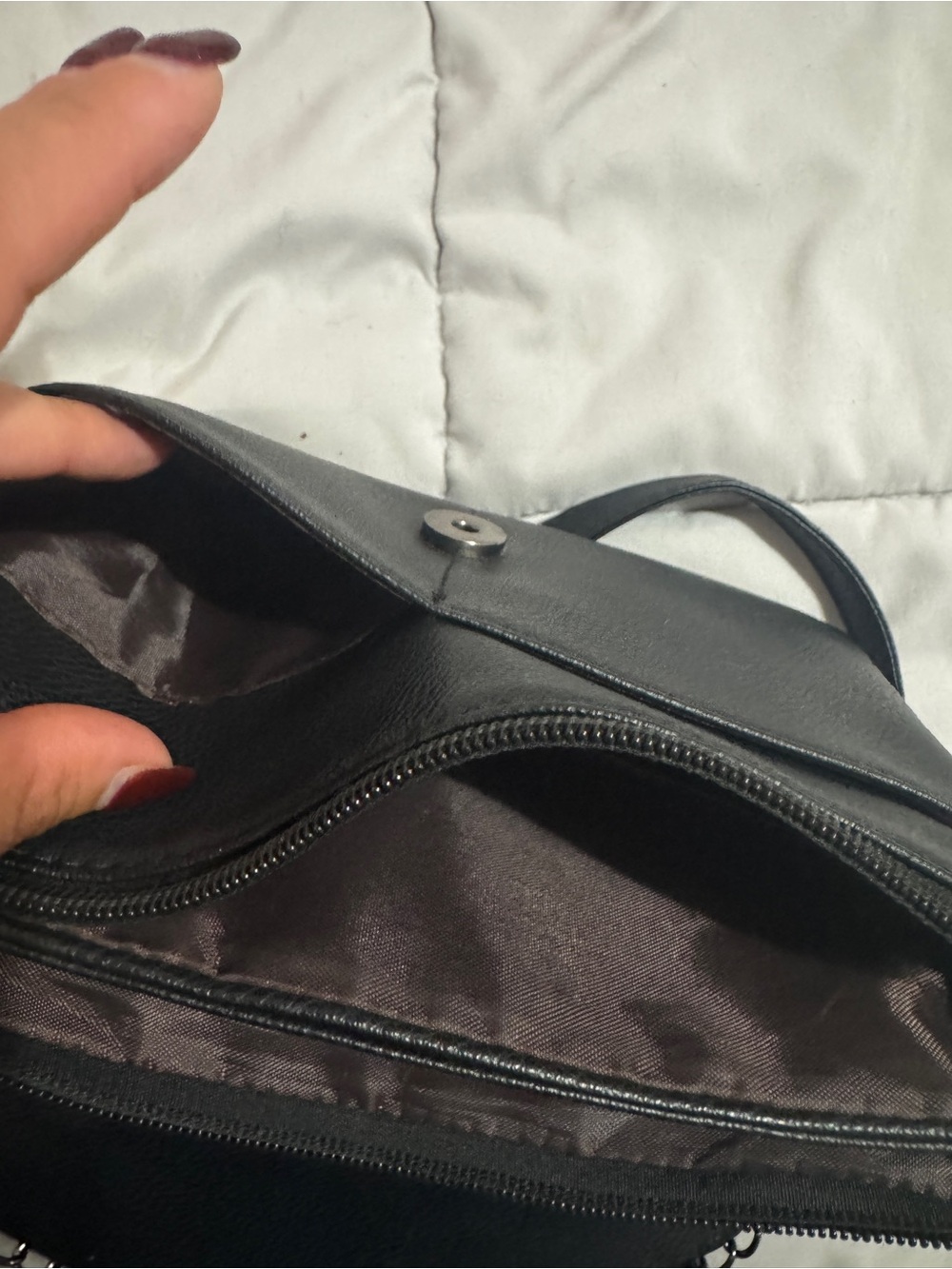 Black Croc-Texture Crossbody Bag - Picture 5 of 9